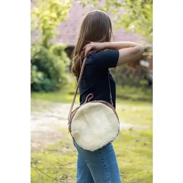 Crossbody bag bianca con ricamo pecora Borsa a tracolla bianca con pecora ricamata – OVIS ARIES