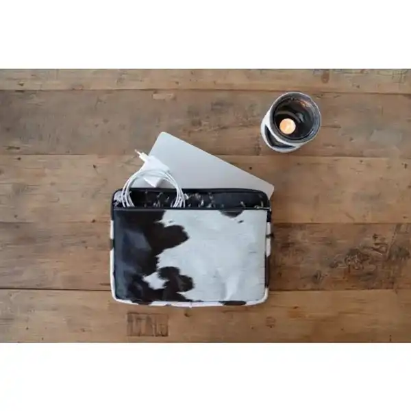 Laptop sleeve nera 13 pollici – Taurus Custodia laptop nera 13" in tessuto effetto pelle – BOS TAURUS